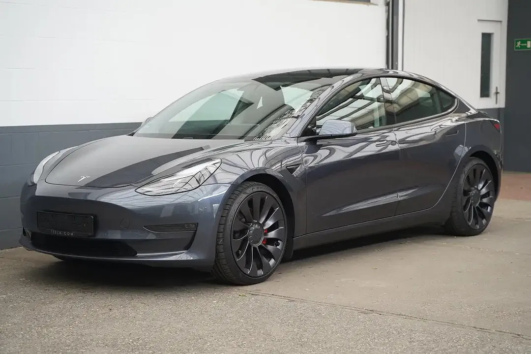 Tesla Model 3 Performance - foto 1
