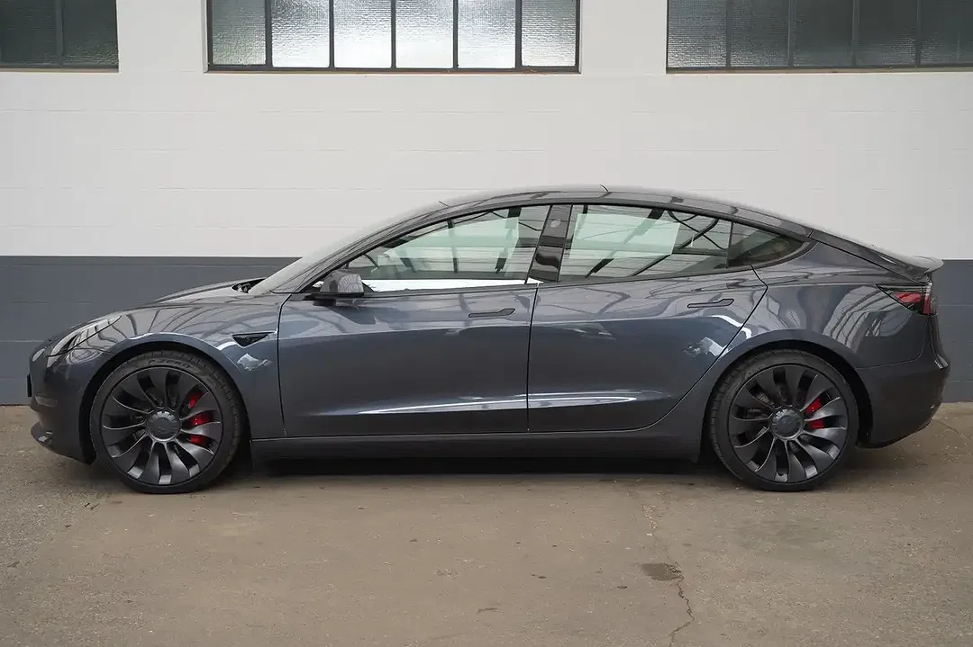Tesla Model 3 Performance - Thumbnail 3