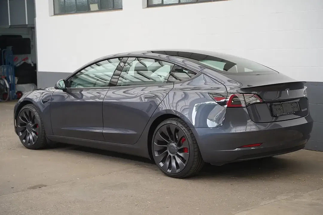 Tesla Model 3 Performance - Thumbnail 4