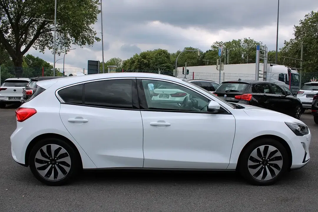 Ford Focus Cool & Connect - Thumbnail 4