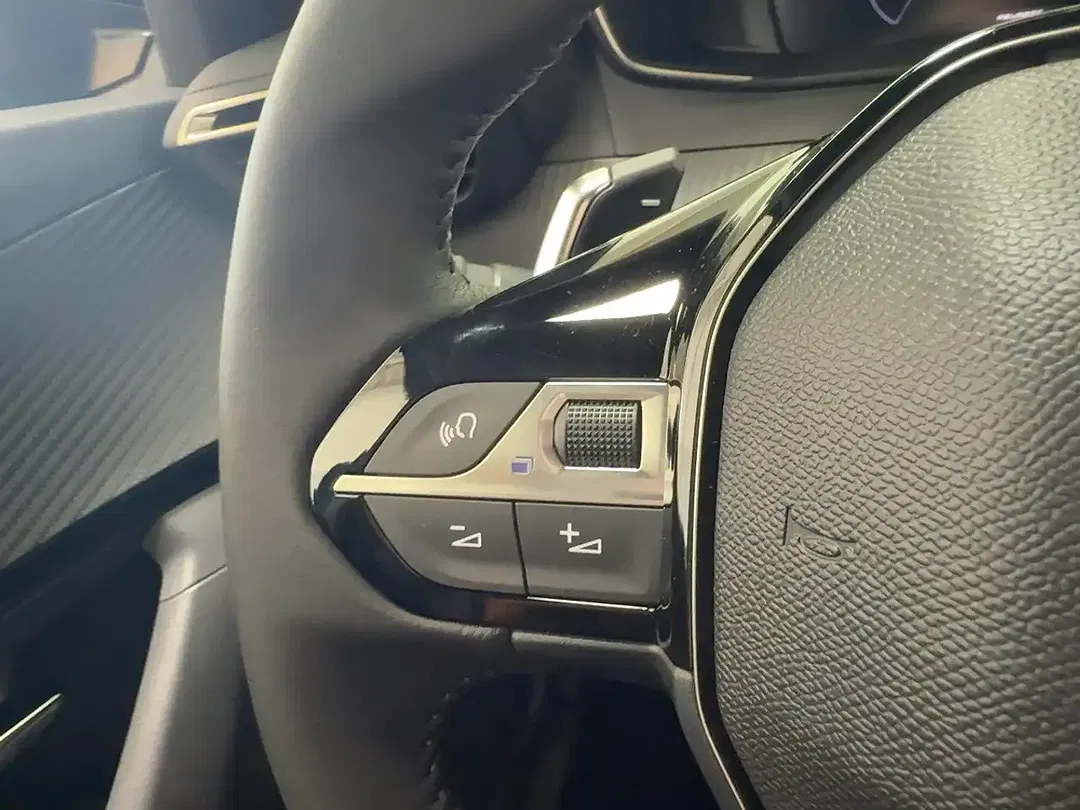 Peugeot 2008 130 PureTech Allure - Thumbnail 13