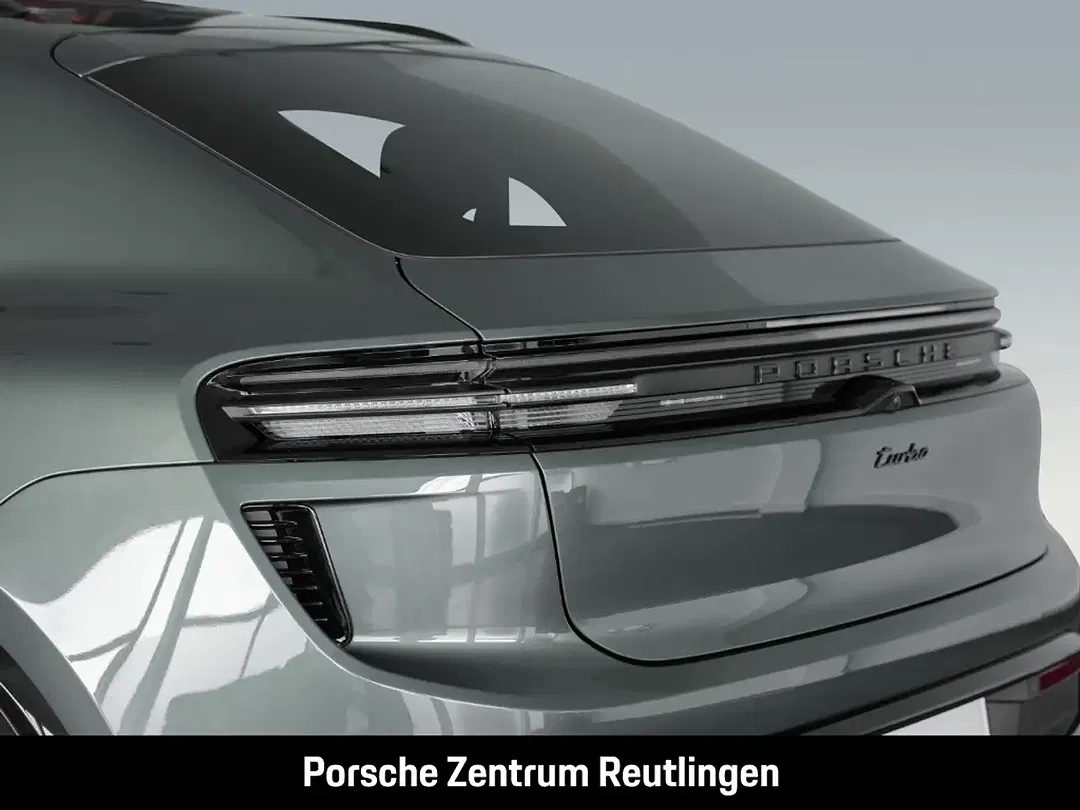 Porsche Macan Turbo - Thumbnail 11