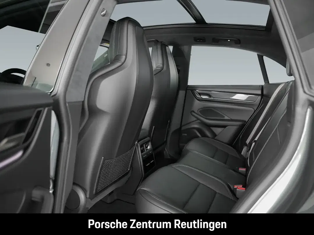 Porsche Macan Turbo - Thumbnail 6