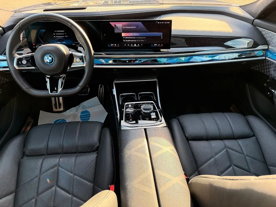 BMW 750 xDrive M Sport Pro - Thumbnail 11