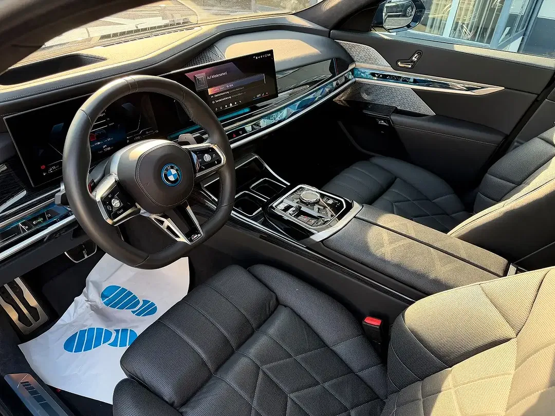 BMW 750 xDrive M Sport Pro - Thumbnail 12