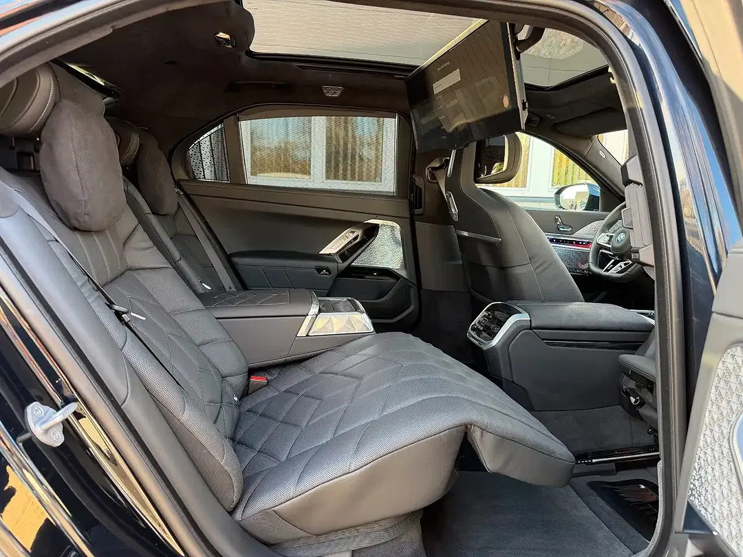 BMW 750 xDrive M Sport Pro - Thumbnail 15