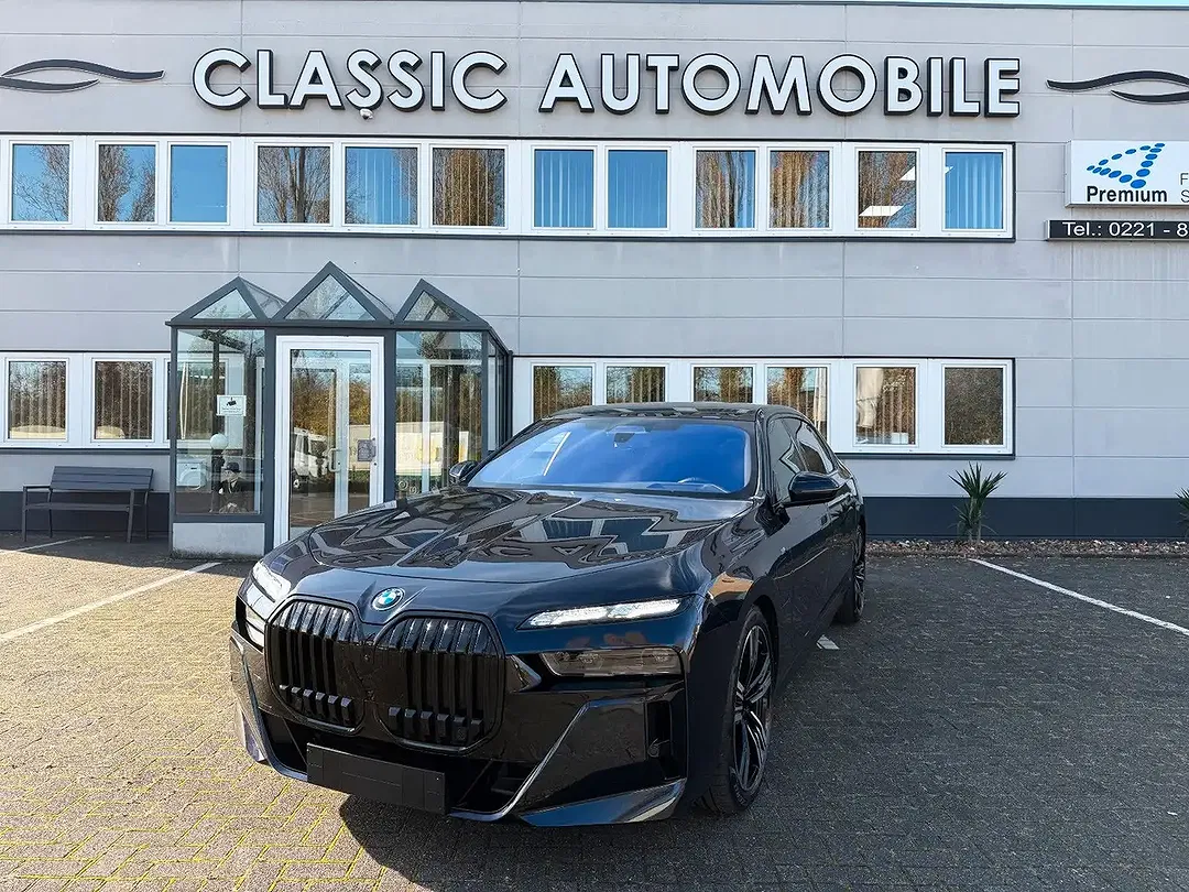 BMW 750 xDrive M Sport Pro - Thumbnail 2