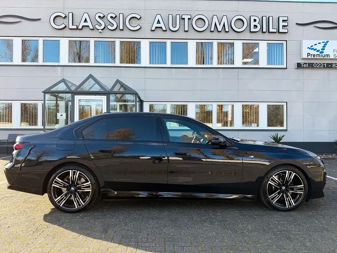 BMW 750 xDrive M Sport Pro - Thumbnail 4