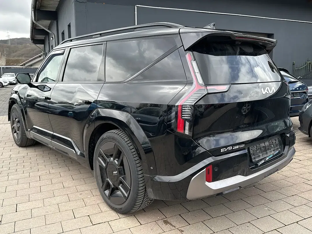 Kia EV9 GT-Line Launch Edition - Thumbnail 3