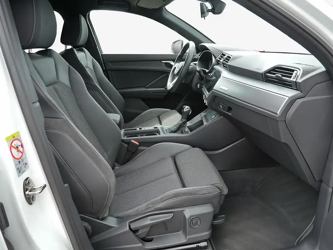 Audi Q3 45 TFSI e S line - Thumbnail 3