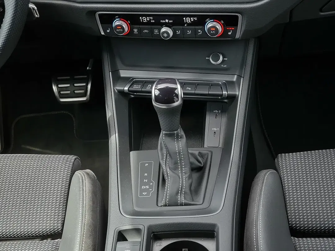 Audi Q3 45 TFSI e S line - Thumbnail 6