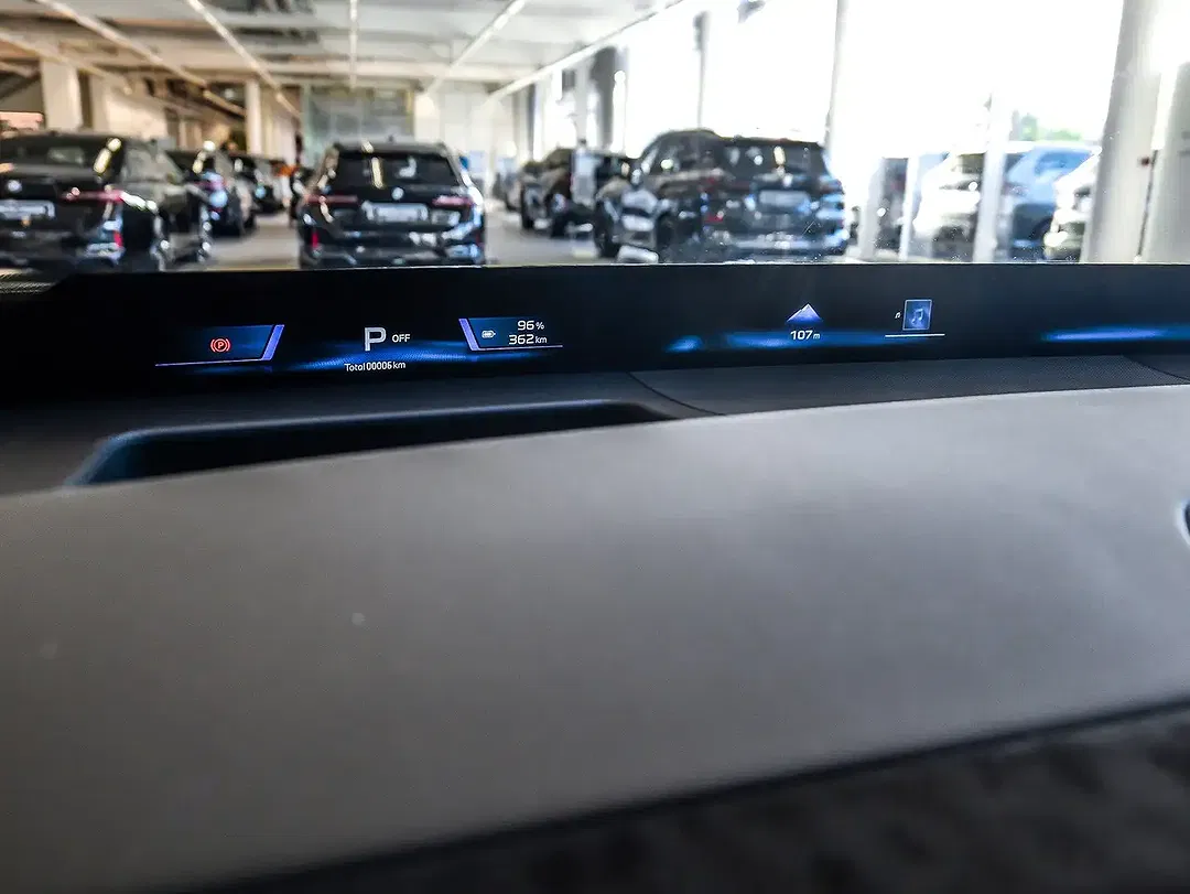 BMW iX3 M Pro - Thumbnail 14
