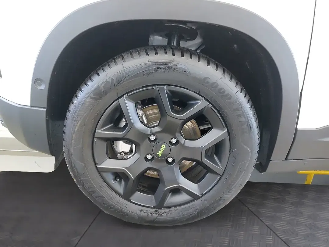 Jeep Avenger Hybrid 4xe Overland - Thumbnail 13