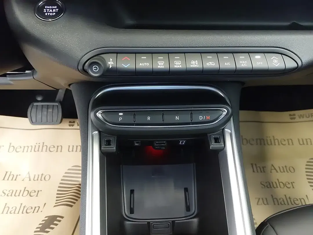 Jeep Avenger Hybrid 4xe Overland - Thumbnail 8
