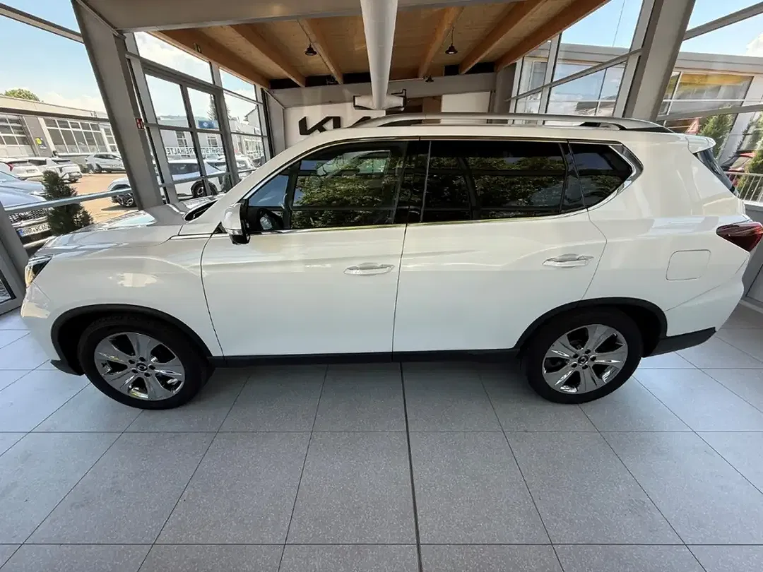 KGM Rexton - Thumbnail 5