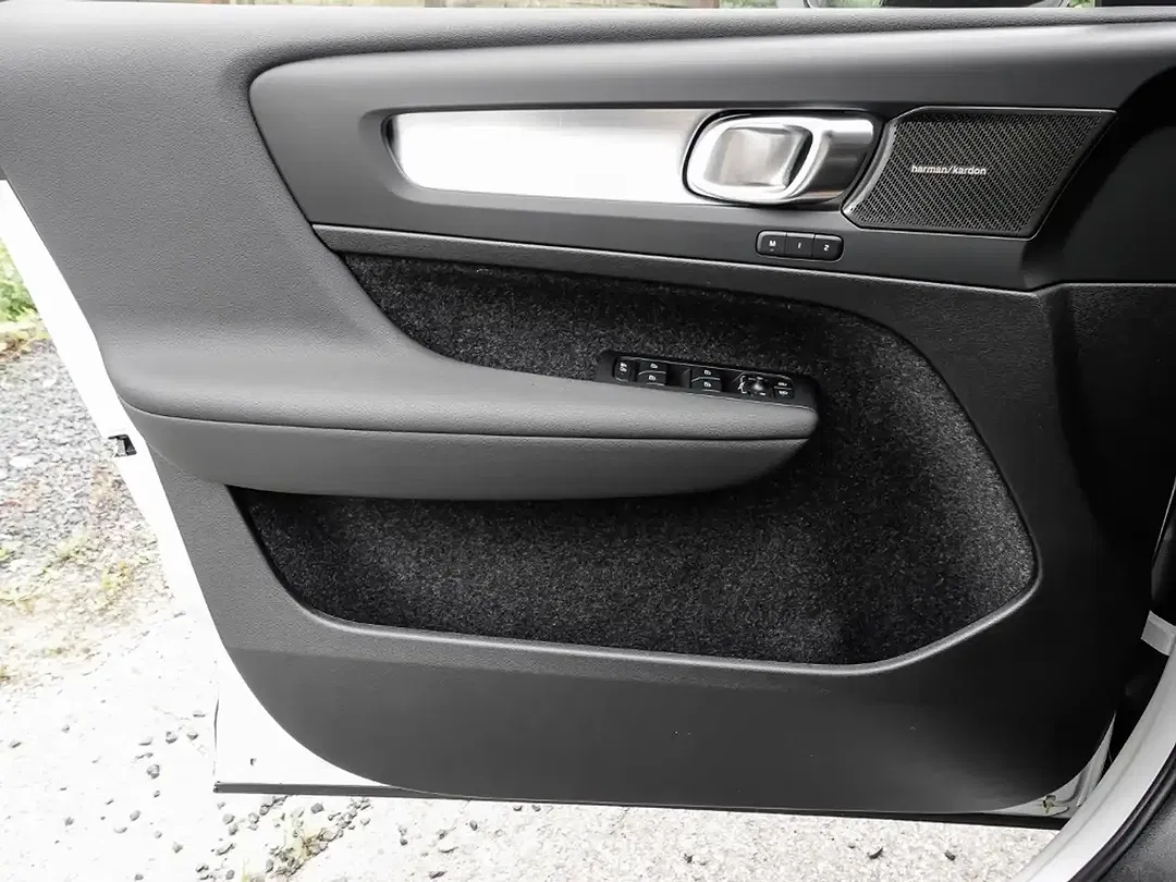 Volvo XC40 B3 Plus Dark - Thumbnail 13