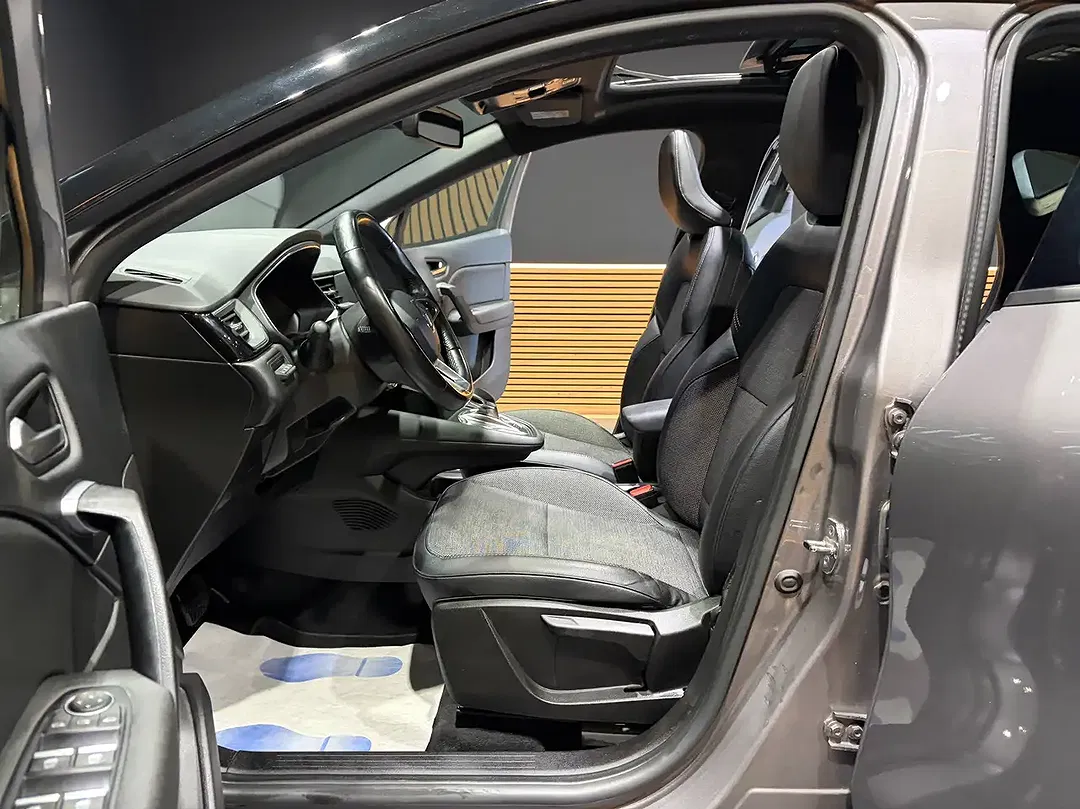 Renault Captur E-Tech Hybrid - Thumbnail 9
