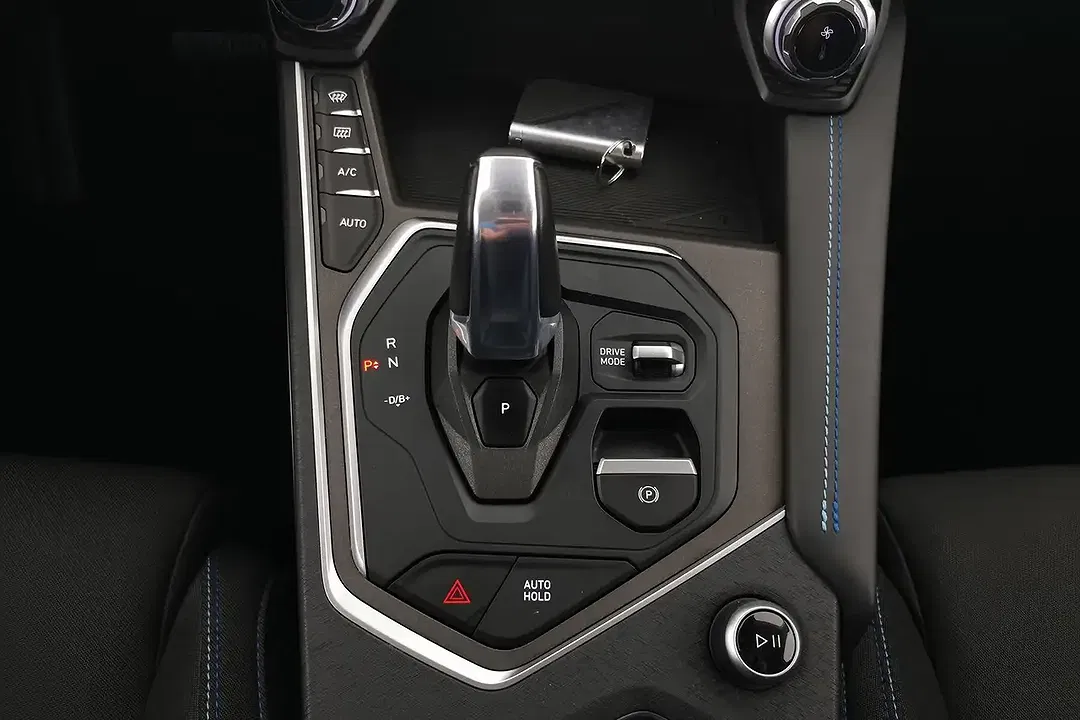 Lynk & Co 01 - Thumbnail 12