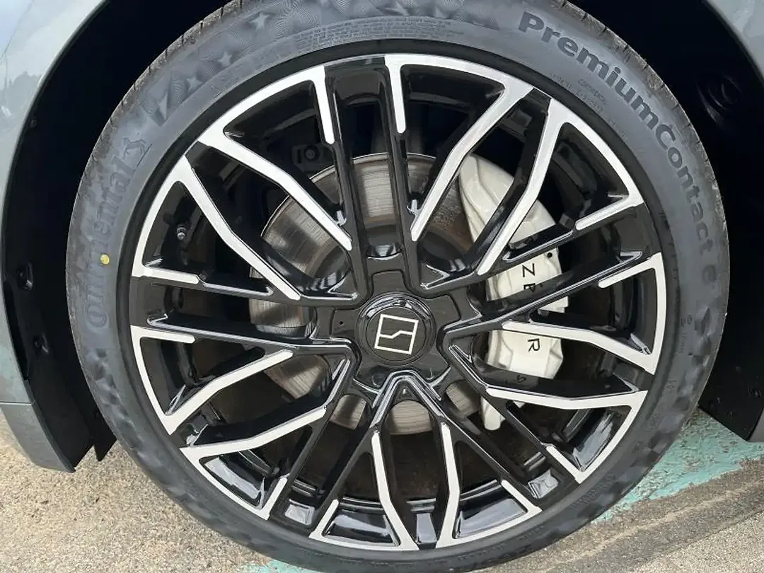 Zeekr 001 - Thumbnail 10