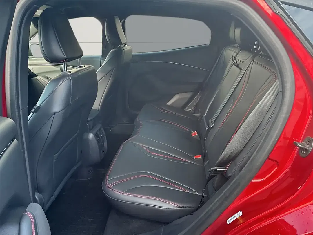 Ford Mustang Mach-E 4x4 - Thumbnail 6