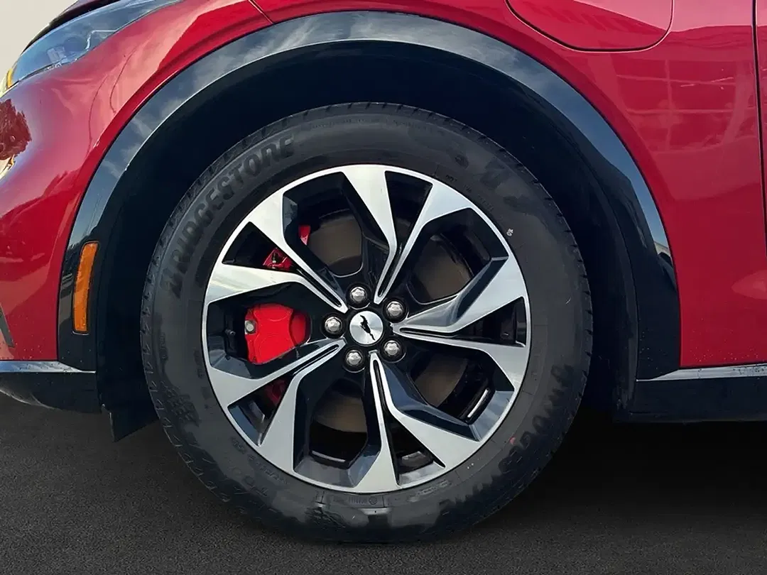 Ford Mustang Mach-E 4x4 - Thumbnail 4