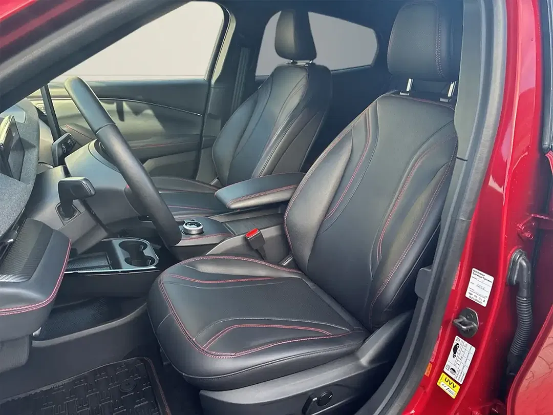 Ford Mustang Mach-E 4x4 - Thumbnail 5