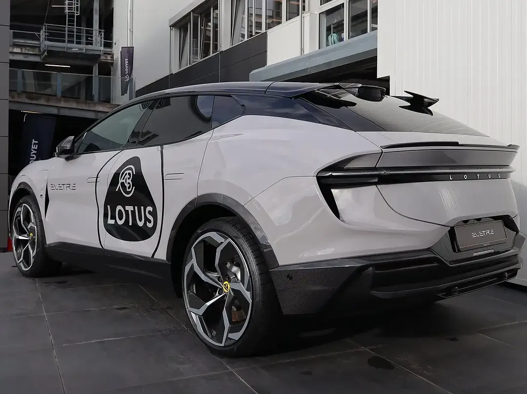 Lotus Eletre R - Thumbnail 3