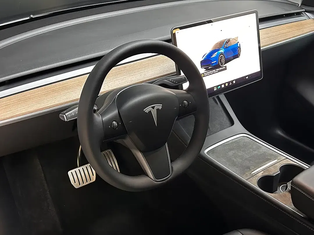 Tesla Model Y AWD Performance Long Range - Thumbnail 12