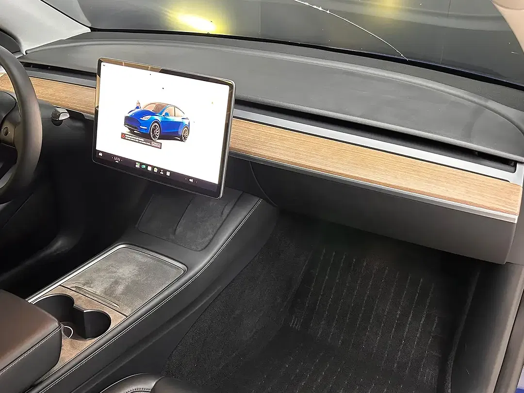 Tesla Model Y AWD Performance Long Range - Thumbnail 14