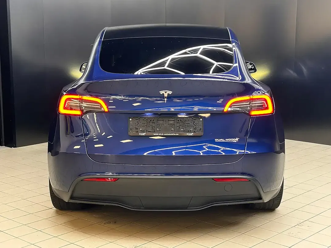 Tesla Model Y AWD Performance Long Range - Thumbnail 6