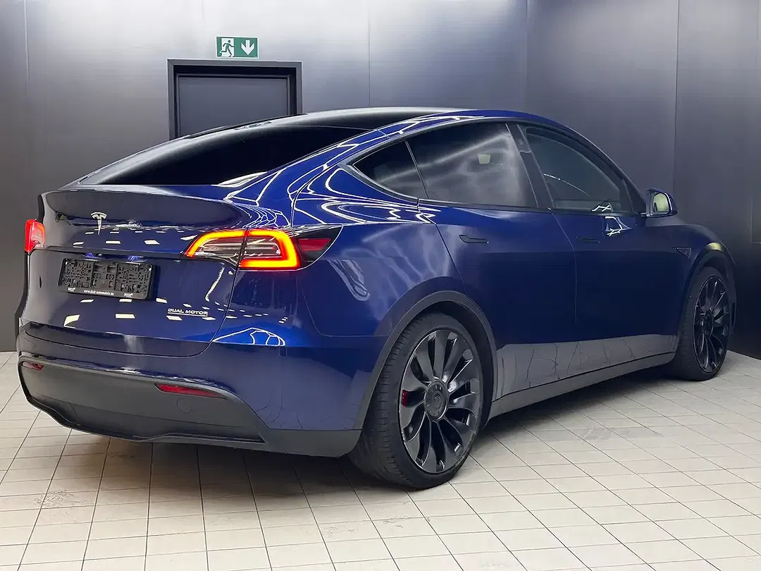 Tesla Model Y AWD Performance Long Range - Thumbnail 7