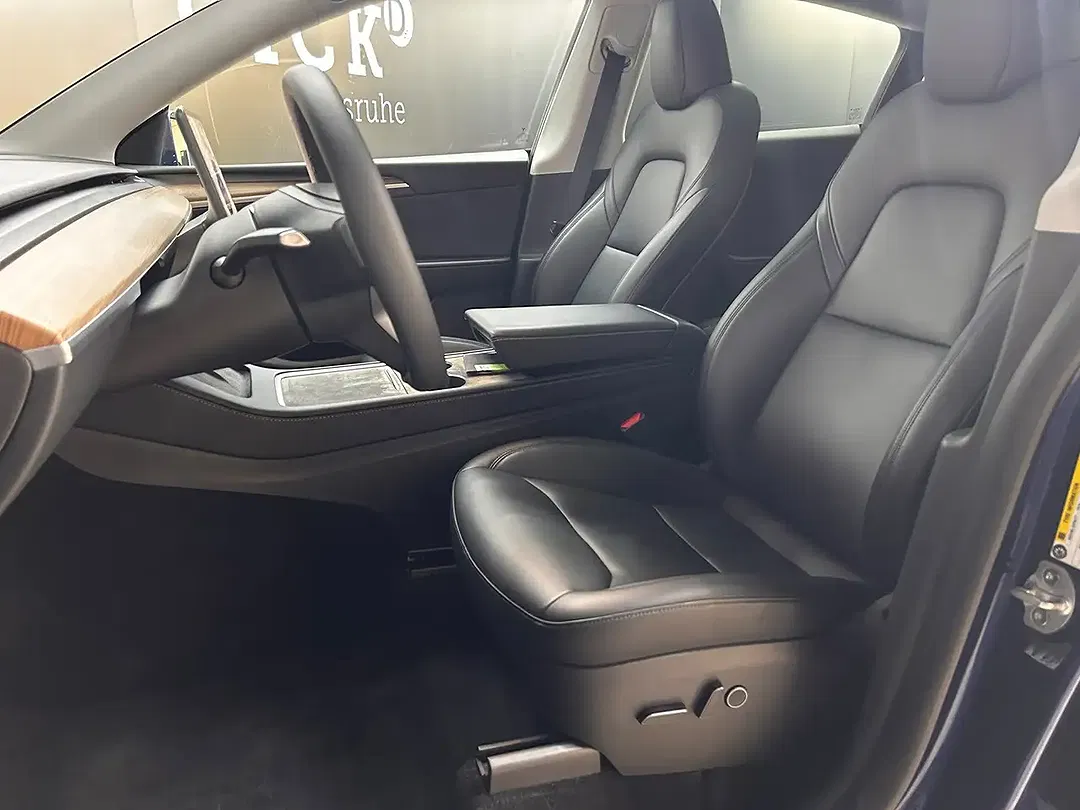 Tesla Model Y AWD Performance Long Range - Thumbnail 8