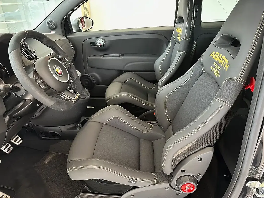 Abarth 695 75th Anniversario - Thumbnail 9