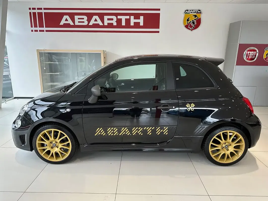 Abarth 695 75th Anniversario - Thumbnail 3