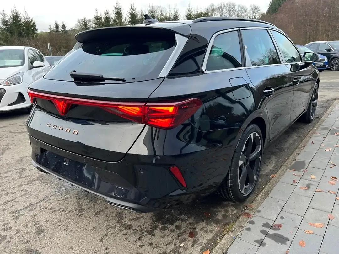 CUPRA Leon 2.0 TSI DSG 4Drive Matrix LED Sportstourer - Thumbnail 4