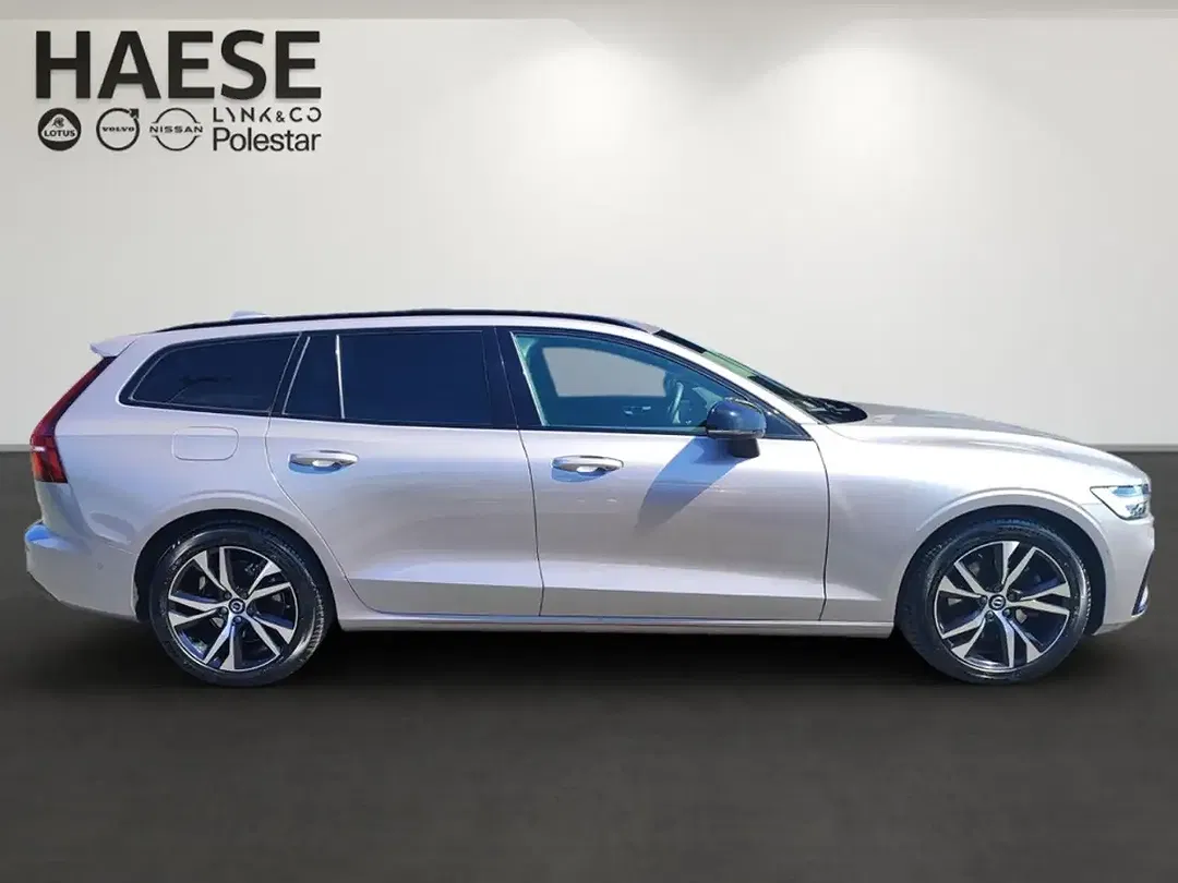 Volvo V60 B4 Ultra Dark - Thumbnail 4