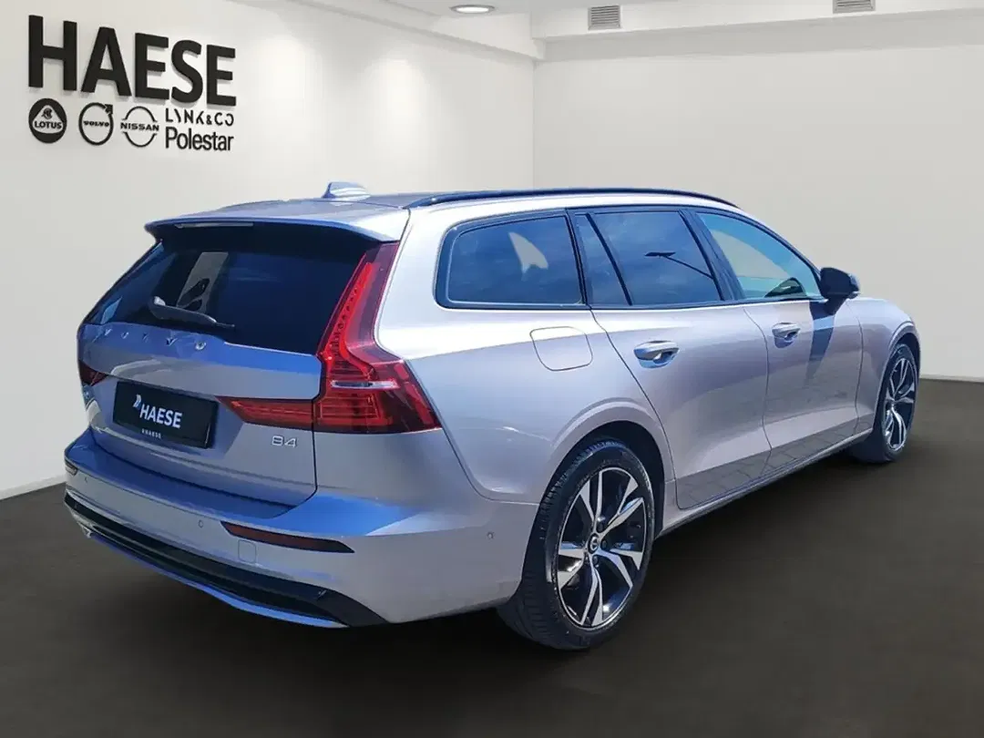 Volvo V60 B4 Ultra Dark - Thumbnail 5