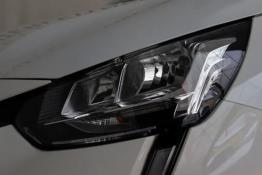 Peugeot 208 PureTech Style - Thumbnail 4