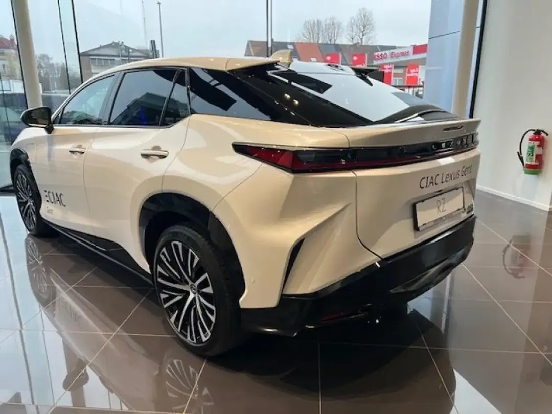 Lexus RZ - Thumbnail 4