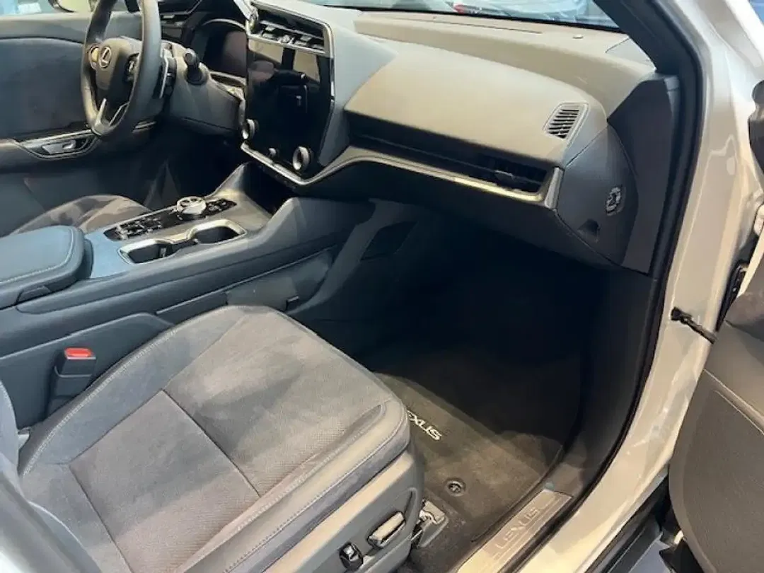 Lexus RZ - Thumbnail 5