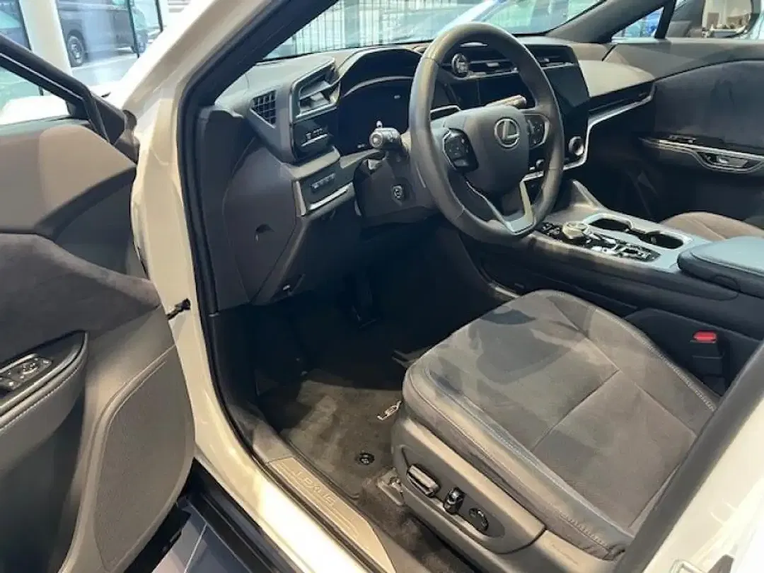 Lexus RZ - Thumbnail 7