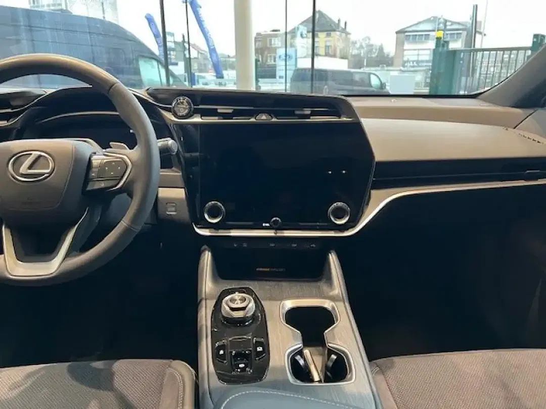 Lexus RZ - Thumbnail 9