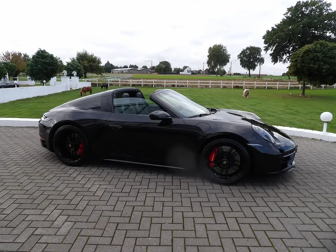 Porsche 992 Carrera 4 GTS Targa - Thumbnail 13