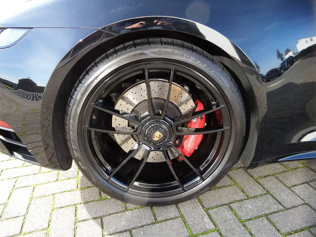 Porsche 992 Carrera 4 GTS Targa - Thumbnail 6