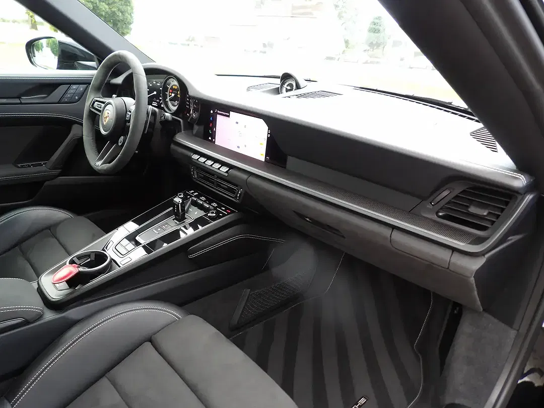 Porsche 992 Carrera 4 GTS Targa - Thumbnail 8