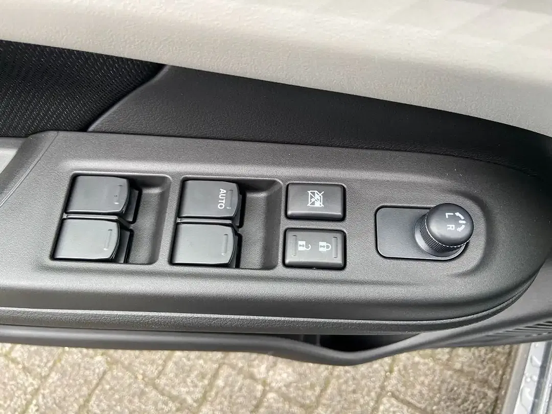 Suzuki Swift Hybrid CVT Comfort - Thumbnail 11