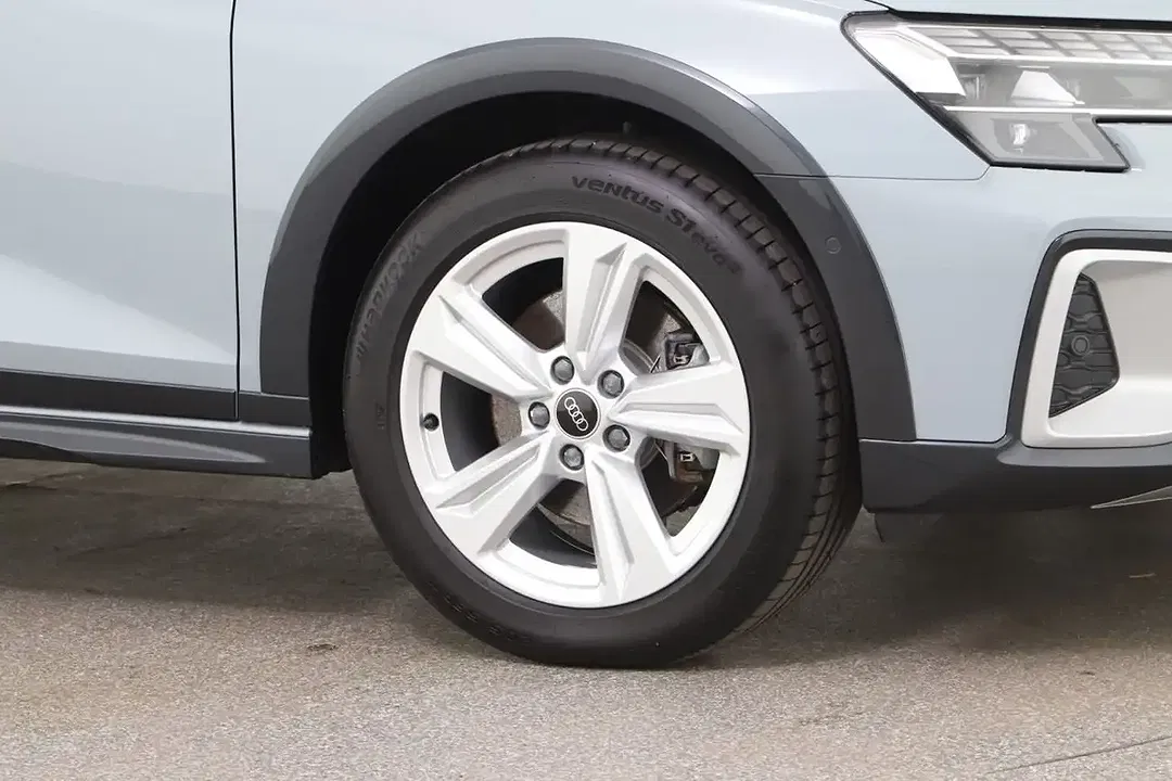 Audi A3 40 TFSI e S tronic - Thumbnail 3