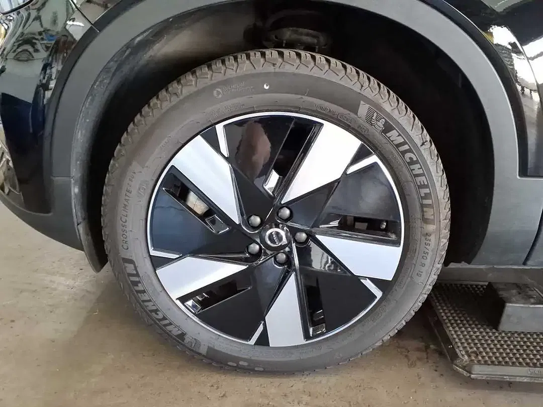 Volvo XC40 EV Recharge Plus - Thumbnail 9