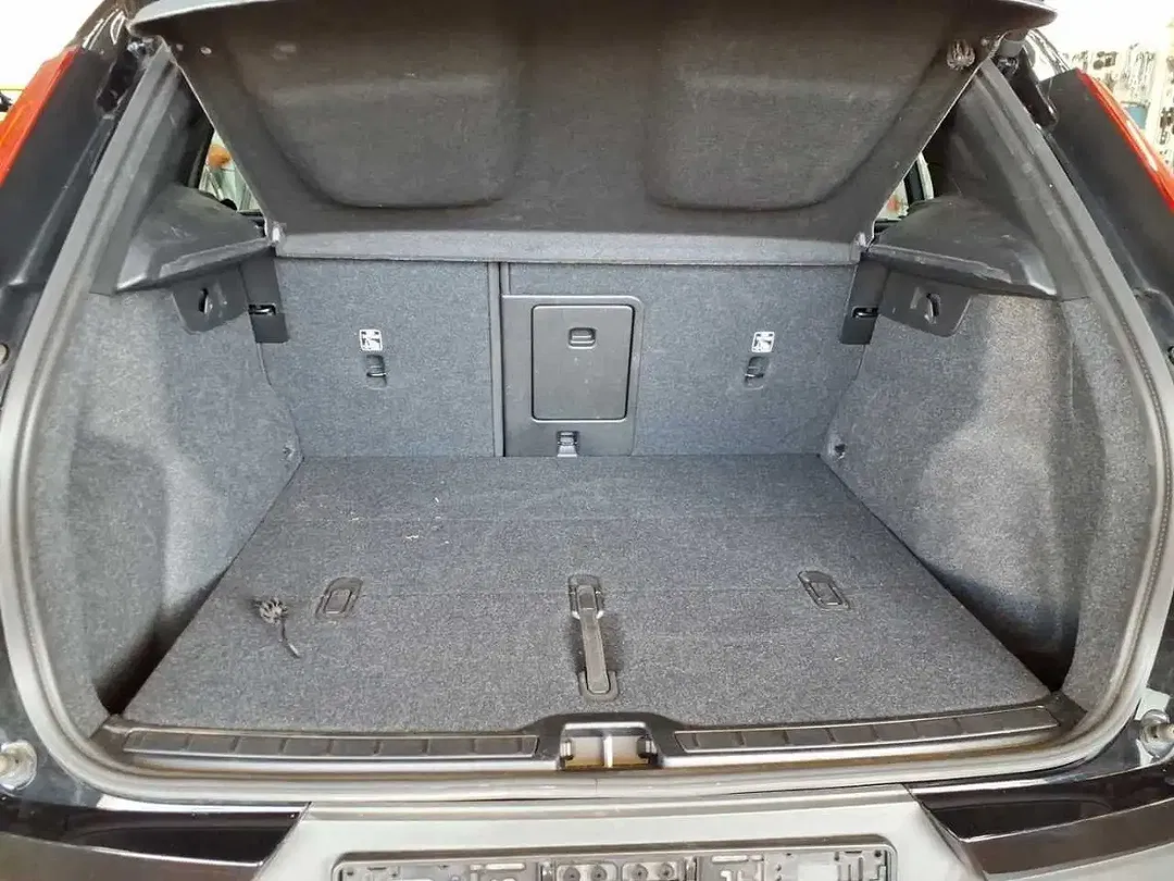 Volvo XC40 EV Recharge Plus - Thumbnail 10