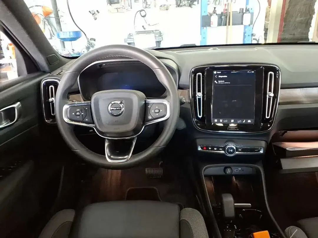 Volvo XC40 EV Recharge Plus - Thumbnail 3